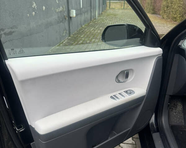 Чорний Хендай Ioniq 5, об'ємом двигуна 0 л та пробігом 37 тис. км за 24000 $, фото 8 на Automoto.ua