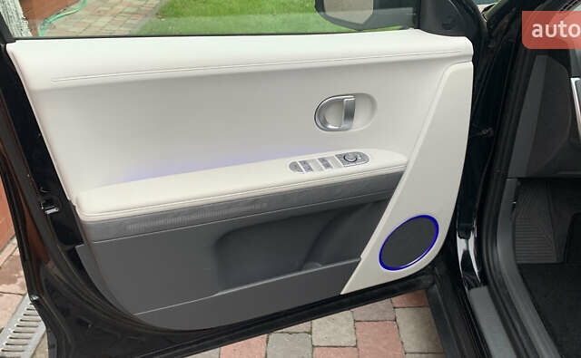 Черный Хендай Ioniq 5, объемом двигателя 0 л и пробегом 23 тыс. км за 22950 $, фото 7 на Automoto.ua