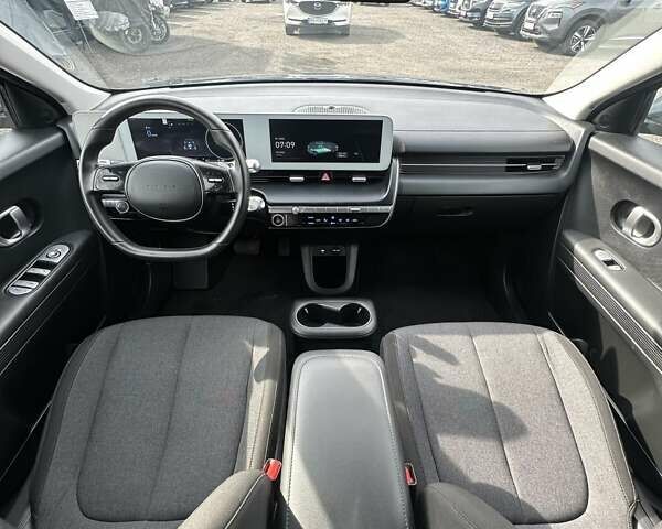 Черный Хендай Ioniq 5, объемом двигателя 0 л и пробегом 36 тыс. км за 25800 $, фото 31 на Automoto.ua