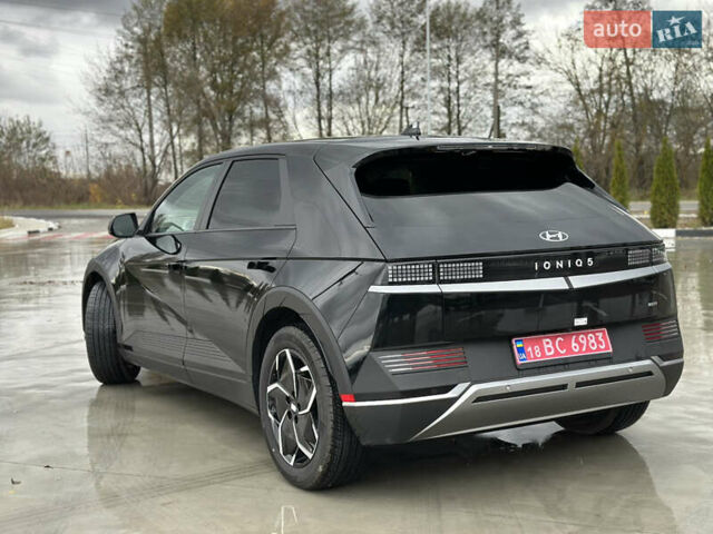 Черный Хендай Ioniq 5, объемом двигателя 0 л и пробегом 2 тыс. км за 26999 $, фото 4 на Automoto.ua