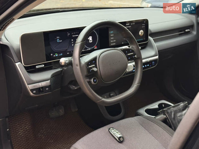 Черный Хендай Ioniq 5, объемом двигателя 0 л и пробегом 7 тыс. км за 28999 $, фото 19 на Automoto.ua