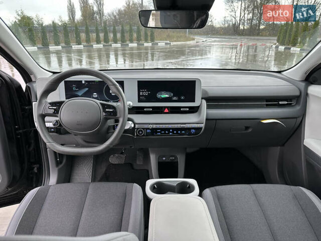 Черный Хендай Ioniq 5, объемом двигателя 0 л и пробегом 2 тыс. км за 26999 $, фото 34 на Automoto.ua