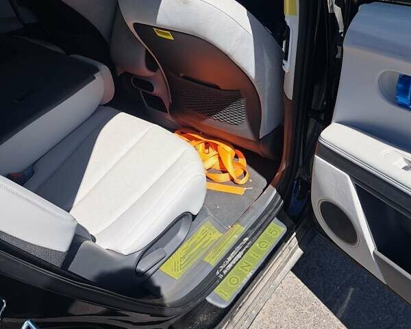 Черный Хендай Ioniq 5, объемом двигателя 0 л и пробегом 1 тыс. км за 25000 $, фото 4 на Automoto.ua