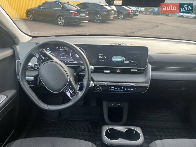 Чорний Хендай Ioniq 5, об'ємом двигуна 0 л та пробігом 34 тис. км за 24300 $, фото 6 на Automoto.ua
