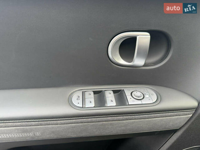 Черный Хендай Ioniq 5, объемом двигателя 0 л и пробегом 42 тыс. км за 26000 $, фото 21 на Automoto.ua