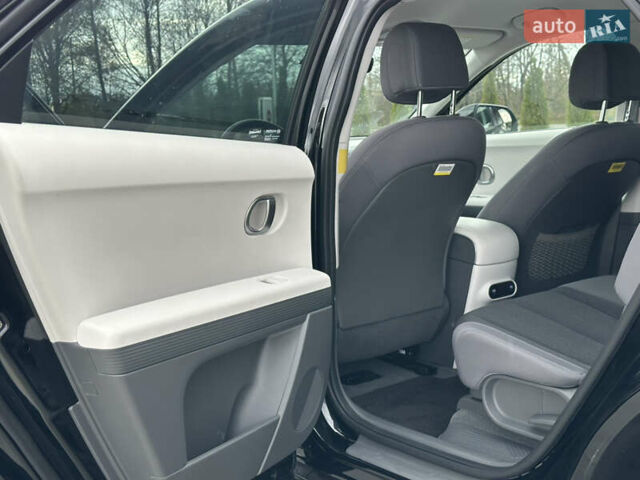 Черный Хендай Ioniq 5, объемом двигателя 0 л и пробегом 2 тыс. км за 26999 $, фото 30 на Automoto.ua