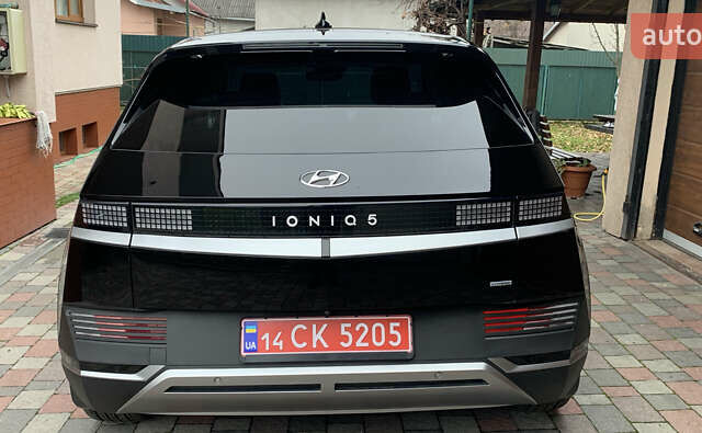 Черный Хендай Ioniq 5, объемом двигателя 0 л и пробегом 23 тыс. км за 22950 $, фото 3 на Automoto.ua