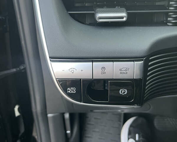 Чорний Хендай Ioniq 5, об'ємом двигуна 0 л та пробігом 34 тис. км за 24300 $, фото 9 на Automoto.ua