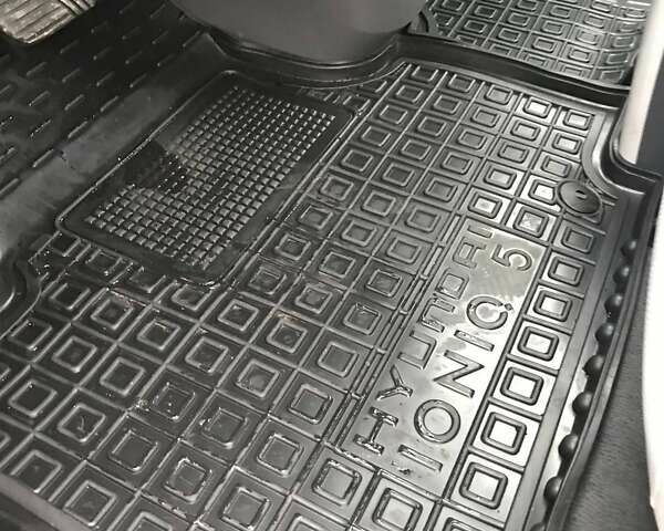 Чорний Хендай Ioniq 5, об'ємом двигуна 0 л та пробігом 30 тис. км за 25900 $, фото 12 на Automoto.ua