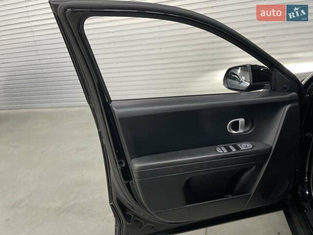 Чорний Хендай Ioniq 5, об'ємом двигуна 0 л та пробігом 75 тис. км за 26900 $, фото 41 на Automoto.ua