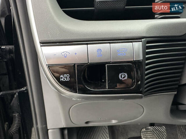 Черный Хендай Ioniq 5, объемом двигателя 0 л и пробегом 2 тыс. км за 26999 $, фото 35 на Automoto.ua