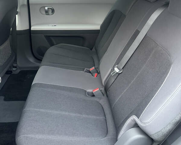 Чорний Хендай Ioniq 5, об'ємом двигуна 0 л та пробігом 37 тис. км за 24000 $, фото 7 на Automoto.ua