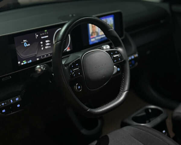 Черный Хендай Ioniq 5, объемом двигателя 0 л и пробегом 7 тыс. км за 28999 $, фото 32 на Automoto.ua