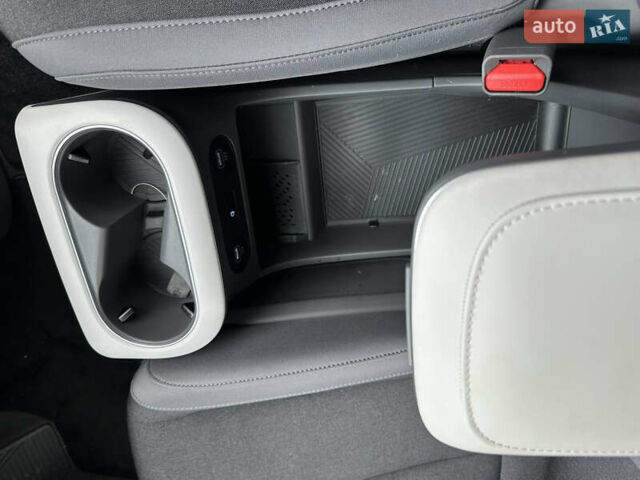 Черный Хендай Ioniq 5, объемом двигателя 0 л и пробегом 2 тыс. км за 26999 $, фото 48 на Automoto.ua