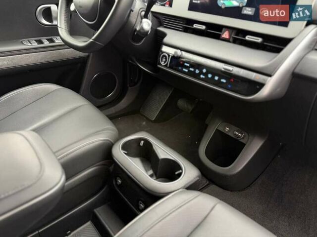 Чорний Хендай Ioniq 5, об'ємом двигуна 0 л та пробігом 7 тис. км за 27500 $, фото 23 на Automoto.ua