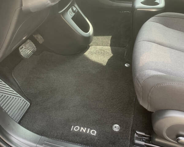 Чорний Хендай Ioniq 5, об'ємом двигуна 0 л та пробігом 19 тис. км за 24200 $, фото 18 на Automoto.ua