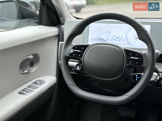 Черный Хендай Ioniq 5, объемом двигателя 0 л и пробегом 6 тыс. км за 28999 $, фото 38 на Automoto.ua