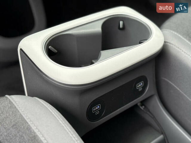 Черный Хендай Ioniq 5, объемом двигателя 0 л и пробегом 6 тыс. км за 28999 $, фото 42 на Automoto.ua