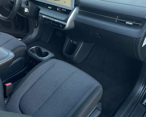 Черный Хендай Ioniq 5, объемом двигателя 0 л и пробегом 19 тыс. км за 24999 $, фото 31 на Automoto.ua