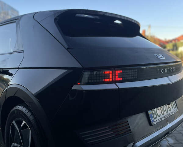 Черный Хендай Ioniq 5, объемом двигателя 0 л и пробегом 19 тыс. км за 24999 $, фото 7 на Automoto.ua