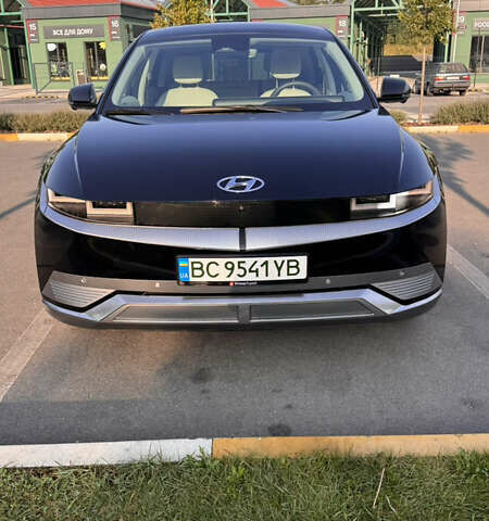Черный Хендай Ioniq 5, объемом двигателя 0 л и пробегом 10 тыс. км за 34900 $, фото 2 на Automoto.ua