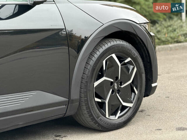Черный Хендай Ioniq 5, объемом двигателя 0 л и пробегом 6 тыс. км за 28999 $, фото 5 на Automoto.ua