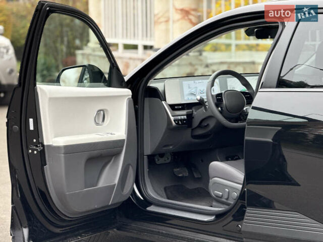 Черный Хендай Ioniq 5, объемом двигателя 0 л и пробегом 6 тыс. км за 28999 $, фото 49 на Automoto.ua