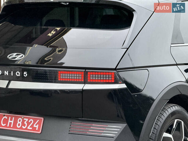 Черный Хендай Ioniq 5, объемом двигателя 0 л и пробегом 6 тыс. км за 28999 $, фото 13 на Automoto.ua