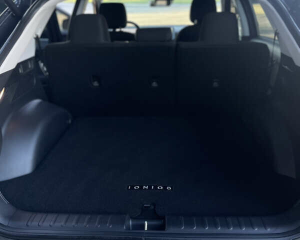 Черный Хендай Ioniq 5, объемом двигателя 0 л и пробегом 19 тыс. км за 24999 $, фото 30 на Automoto.ua