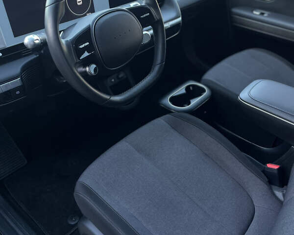 Черный Хендай Ioniq 5, объемом двигателя 0 л и пробегом 18 тыс. км за 24999 $, фото 21 на Automoto.ua