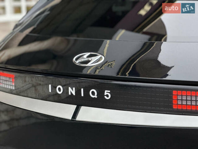 Черный Хендай Ioniq 5, объемом двигателя 0 л и пробегом 6 тыс. км за 28999 $, фото 6 на Automoto.ua