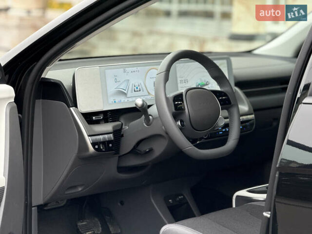 Черный Хендай Ioniq 5, объемом двигателя 0 л и пробегом 6 тыс. км за 28999 $, фото 48 на Automoto.ua