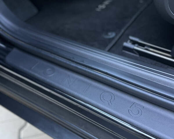 Черный Хендай Ioniq 5, объемом двигателя 0 л и пробегом 19 тыс. км за 24999 $, фото 27 на Automoto.ua