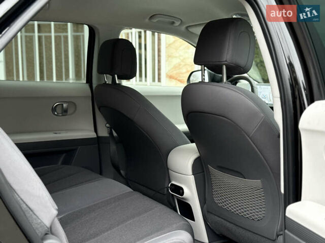 Черный Хендай Ioniq 5, объемом двигателя 0 л и пробегом 6 тыс. км за 28999 $, фото 25 на Automoto.ua