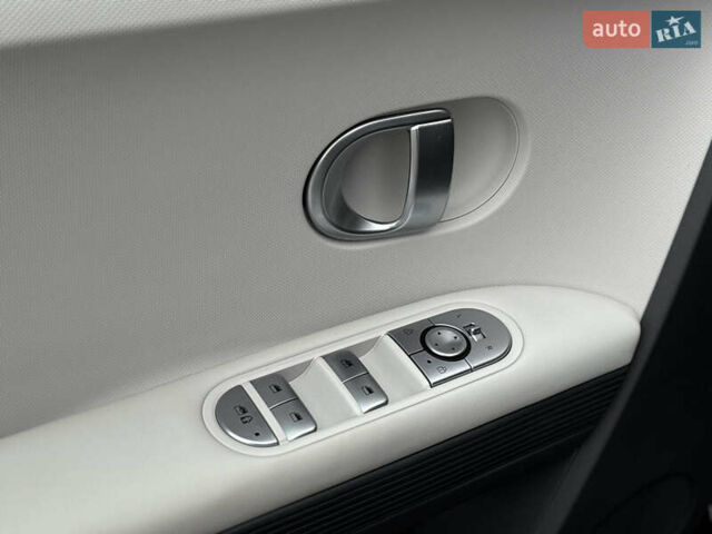 Черный Хендай Ioniq 5, объемом двигателя 0 л и пробегом 6 тыс. км за 28999 $, фото 40 на Automoto.ua