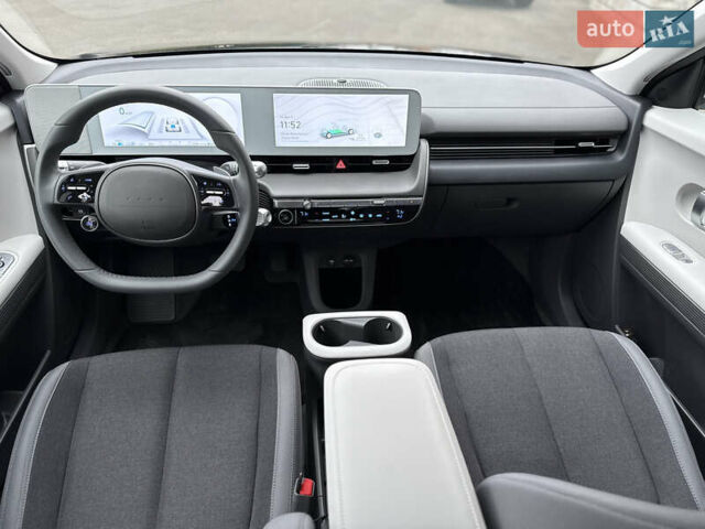 Черный Хендай Ioniq 5, объемом двигателя 0 л и пробегом 6 тыс. км за 28999 $, фото 39 на Automoto.ua