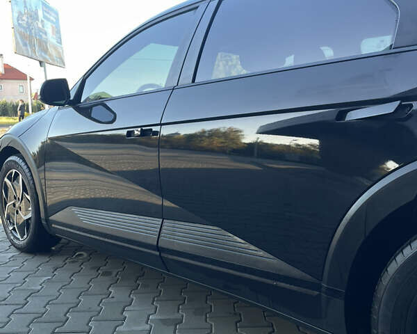 Черный Хендай Ioniq 5, объемом двигателя 0 л и пробегом 19 тыс. км за 24999 $, фото 6 на Automoto.ua