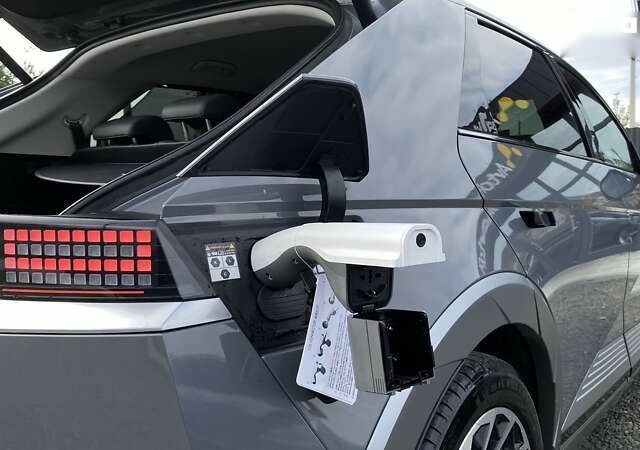 Хендай Ioniq 5 2021 в Луцке на Automoto.ua Хендай Ioniq 5, объемом двигателя 0 л и пробегом 130 тыс. км за 28200 $, фото 17 на Automoto.ua