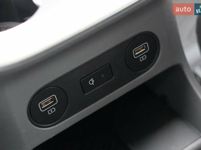 Хендай Ioniq 5, объемом двигателя 0 л и пробегом 49 тыс. км за 27300 $, фото 48 на Automoto.ua