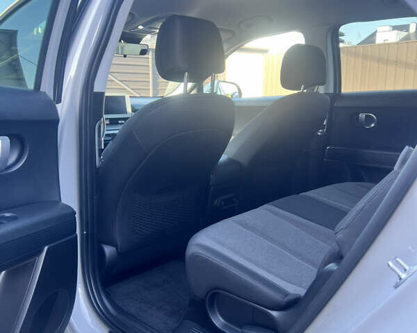 Хендай Ioniq 5, объемом двигателя 0 л и пробегом 8 тыс. км за 27500 $, фото 10 на Automoto.ua