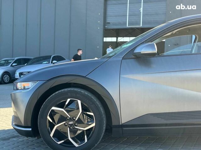 Серый Хендай Ioniq 5, объемом двигателя 0 л и пробегом 34 тыс. км за 26740 $, фото 4 на Automoto.ua