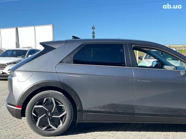 Серый Хендай Ioniq 5, объемом двигателя 0 л и пробегом 34 тыс. км за 26740 $, фото 8 на Automoto.ua