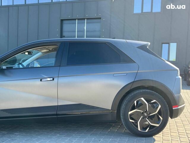 Серый Хендай Ioniq 5, объемом двигателя 0 л и пробегом 34 тыс. км за 26740 $, фото 6 на Automoto.ua