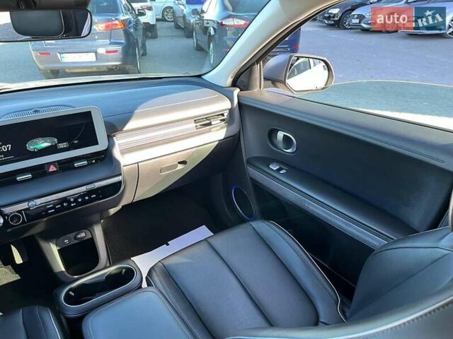 Серый Хендай Ioniq 5, объемом двигателя 0 л и пробегом 34 тыс. км за 26740 $, фото 22 на Automoto.ua