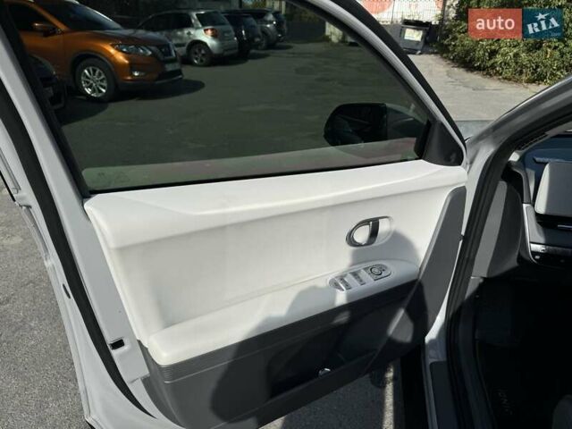 Сірий Хендай Ioniq 5, об'ємом двигуна 0 л та пробігом 38 тис. км за 34199 $, фото 10 на Automoto.ua