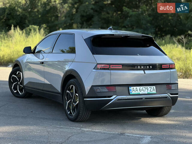 Серый Хендай Ioniq 5, объемом двигателя 0 л и пробегом 70 тыс. км за 27500 $, фото 4 на Automoto.ua