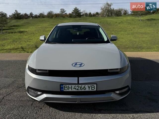 Серый Хендай Ioniq 5, объемом двигателя 0 л и пробегом 57 тыс. км за 25800 $, фото 7 на Automoto.ua