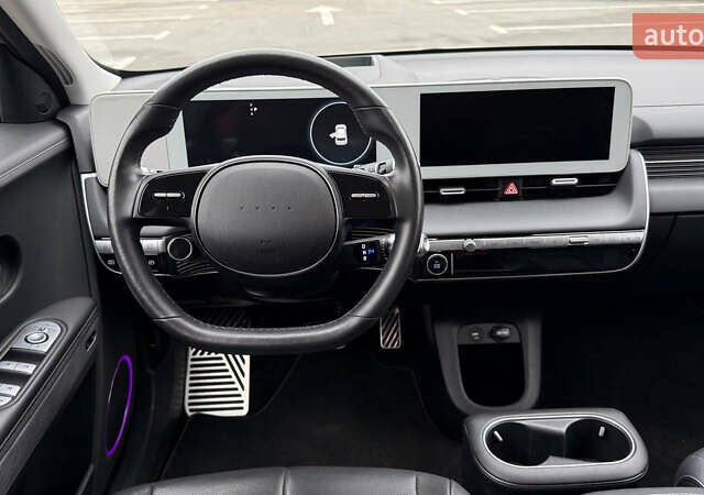 Серый Хендай Ioniq 5, объемом двигателя 0 л и пробегом 47 тыс. км за 29500 $, фото 18 на Automoto.ua