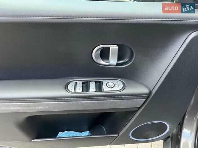 Серый Хендай Ioniq 5, объемом двигателя 0 л и пробегом 108 тыс. км за 26800 $, фото 33 на Automoto.ua