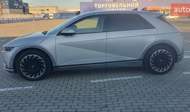 Серый Хендай Ioniq 5, объемом двигателя 0 л и пробегом 58 тыс. км за 34999 $, фото 4 на Automoto.ua